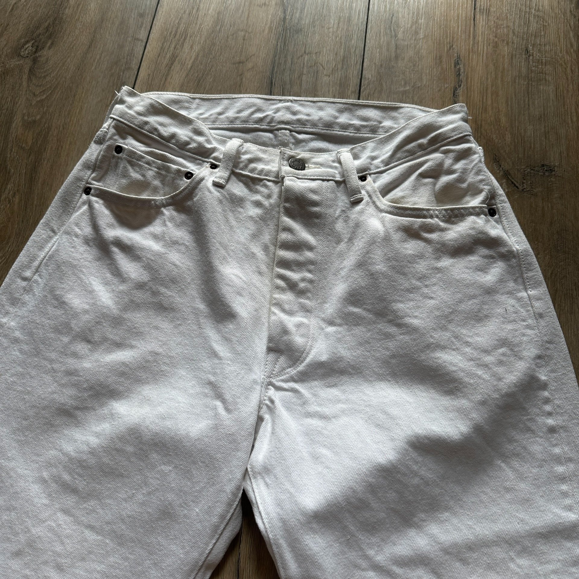 RED CLOUD 0914-LW White Casual Pants — label