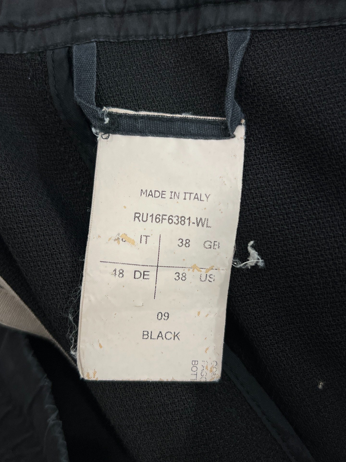 Rick Owens Drawstring Drop-Crotch Cropped Pants — label