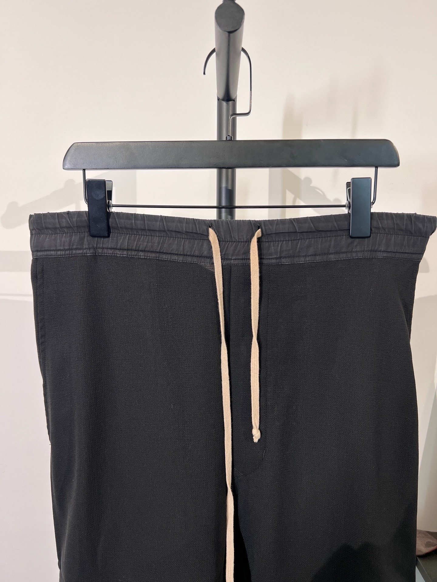 Rick Owens Drawstring Drop-Crotch Cropped Pants — detail