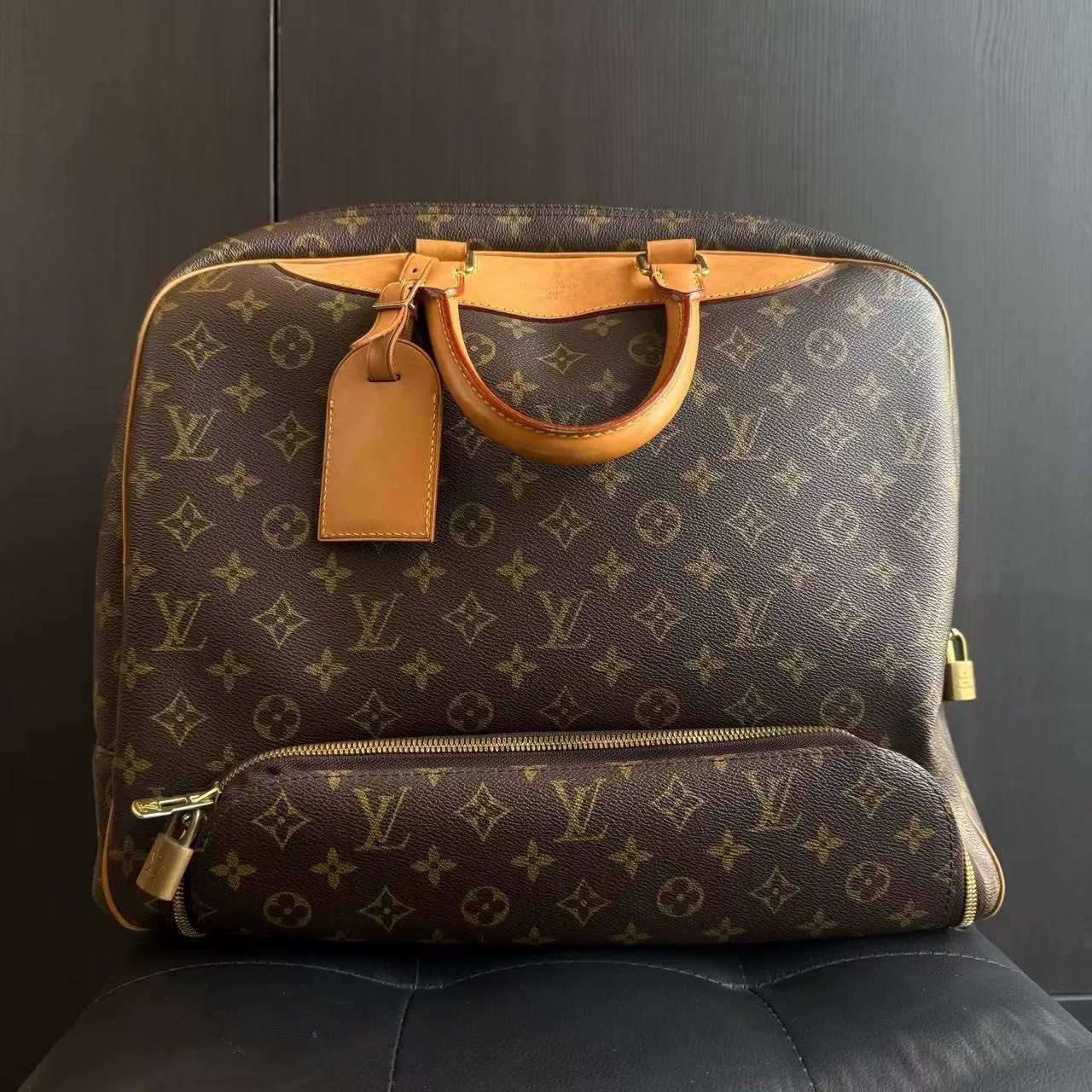 Louis Vuitton Vertical Double-Layer Golf Travel Bag — detail