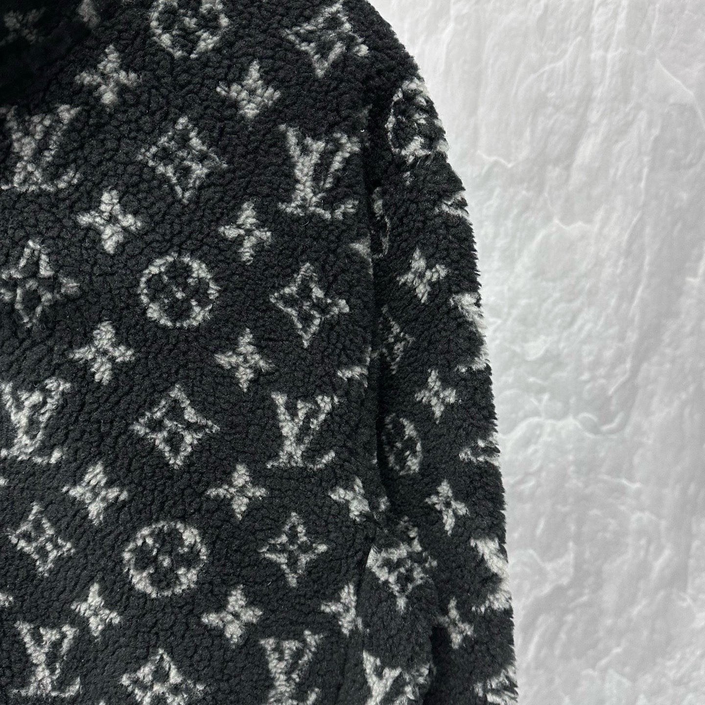 Louis Vuitton Teddy Monogram Jacket L — detail