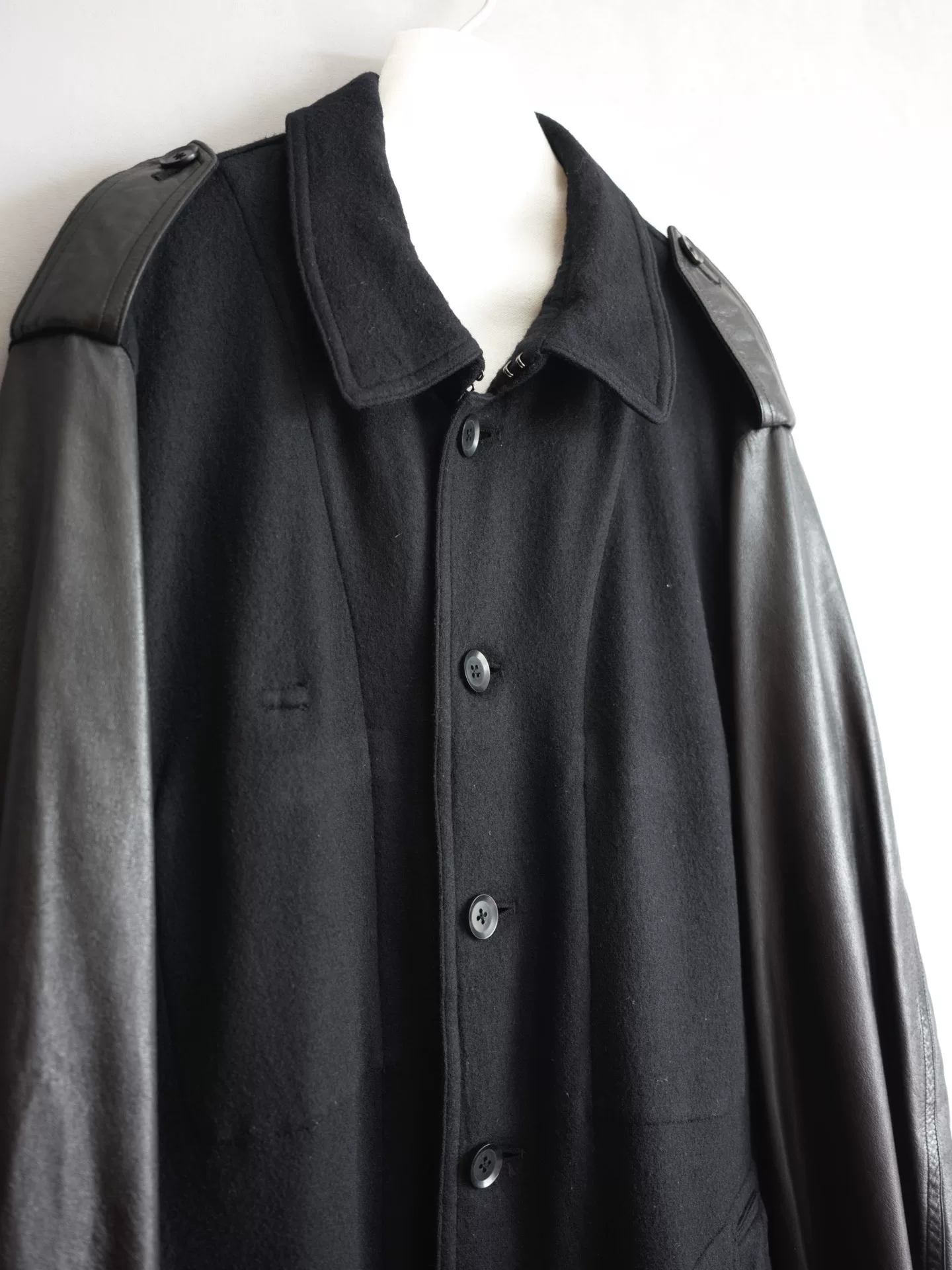 Yohji Yamamoto 12AW Leather Sleeve Wool Coat — detail