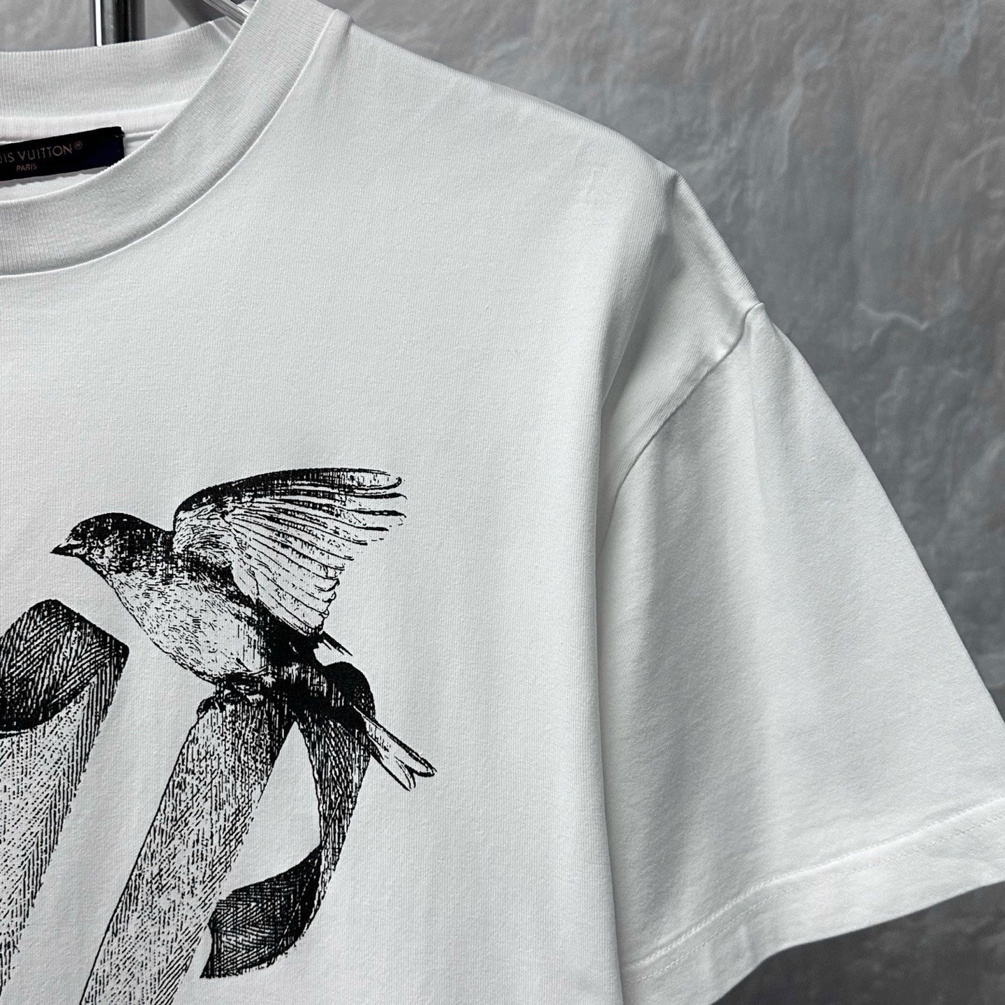Louis Vuitton White Pigeon Print T-Shirt — detail