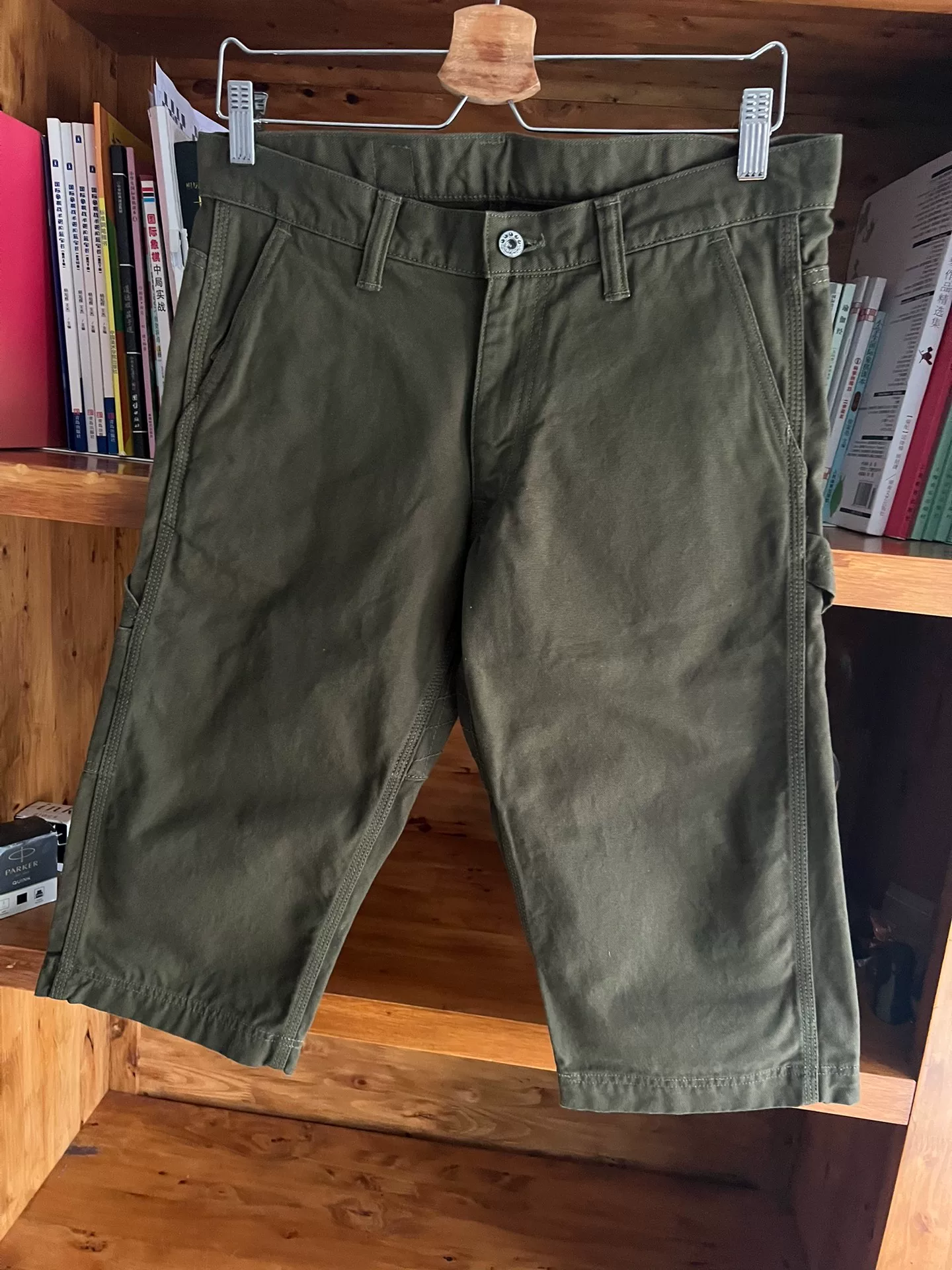 Momotaro Jeans Army Green Cargo Cropped Pants — detail