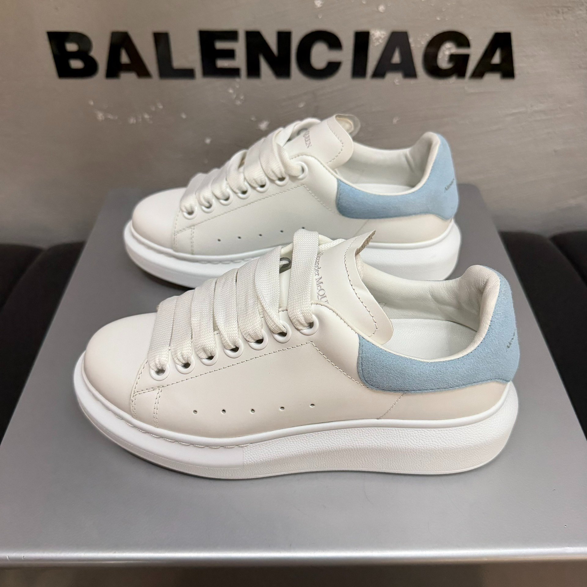 Balenciaga White Blue Suede Sneakers 35 — detail