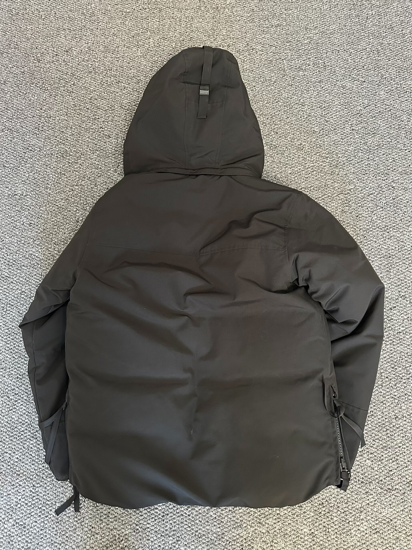 Canada Goose Black Down Jacket L — label