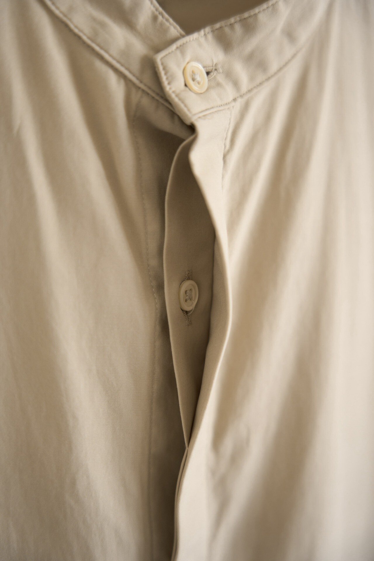 Auralee 21ss Hidden Button Stand-Collar Shirt — back
