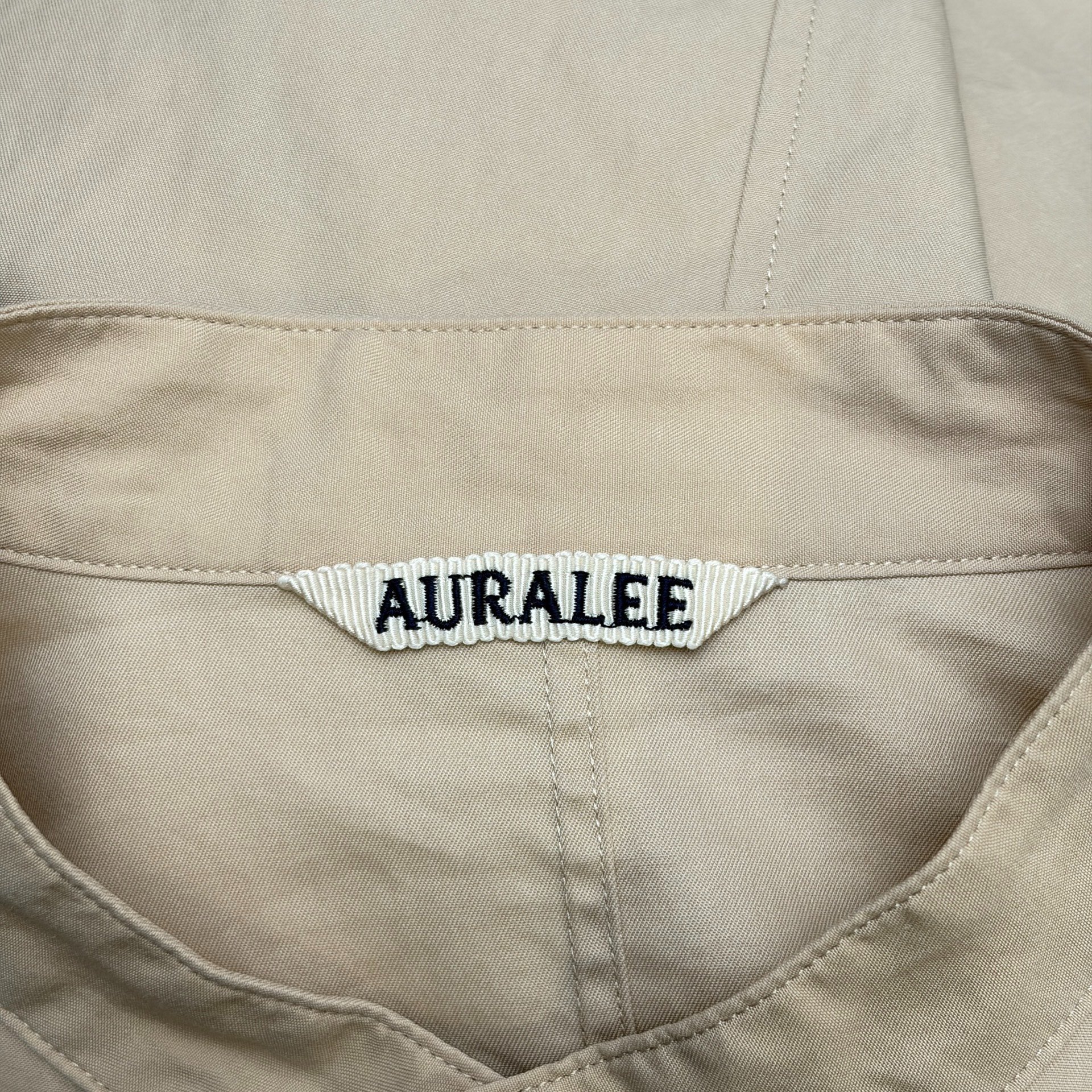 Auralee 21ss Hidden Button Stand-Collar Shirt — label