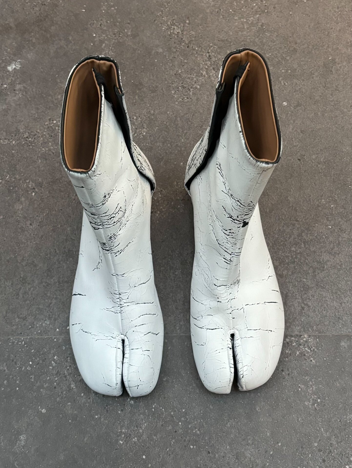 Maison Margiela 3cm Painted Tabi Boots — front