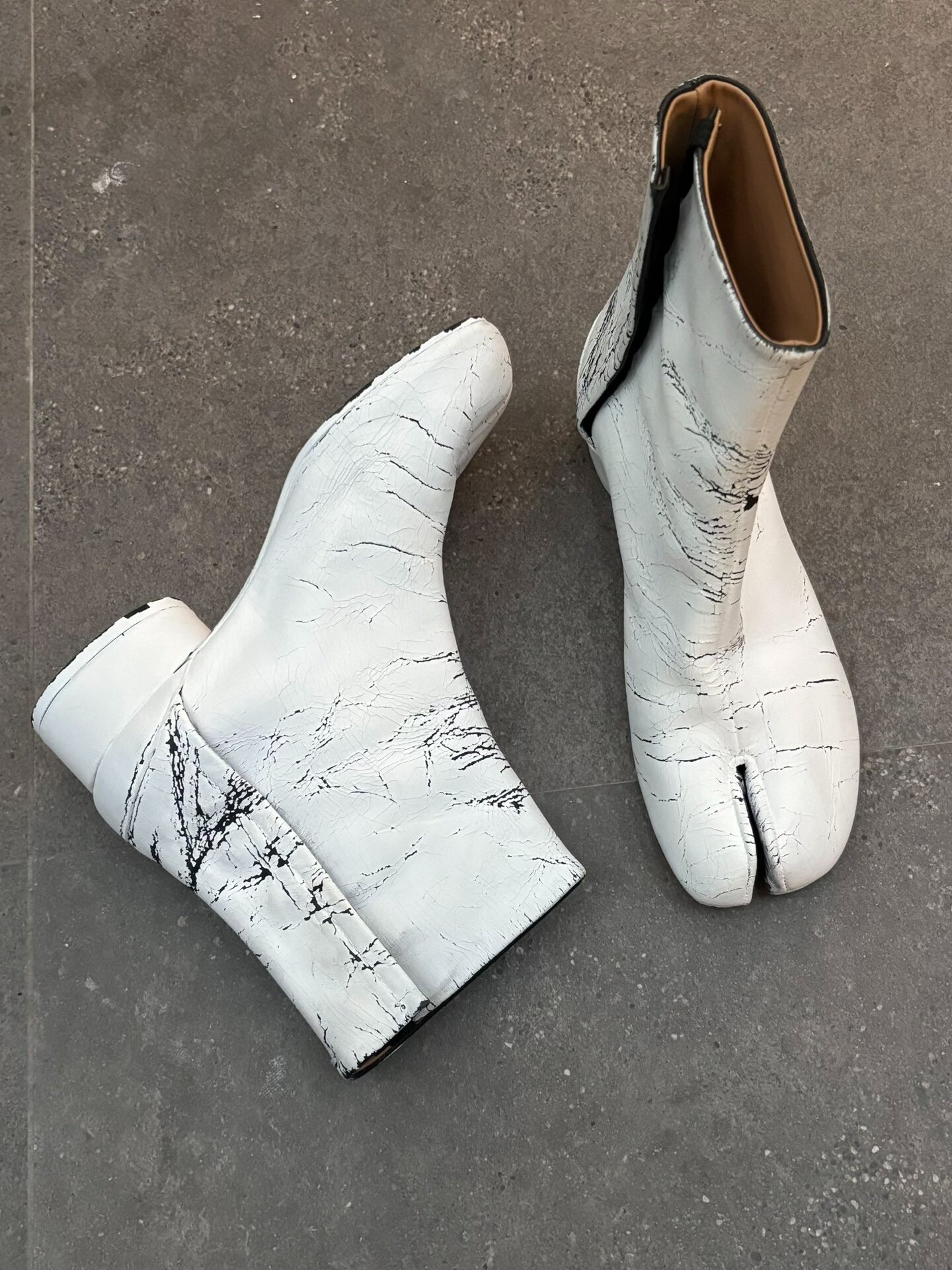 Maison Margiela 3cm Painted Tabi Boots — detail