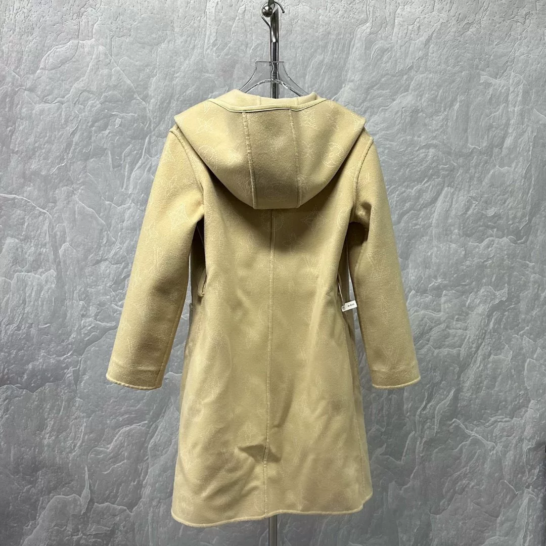 Louis Vuitton Reversible Cashmere Hooded Coat — detail