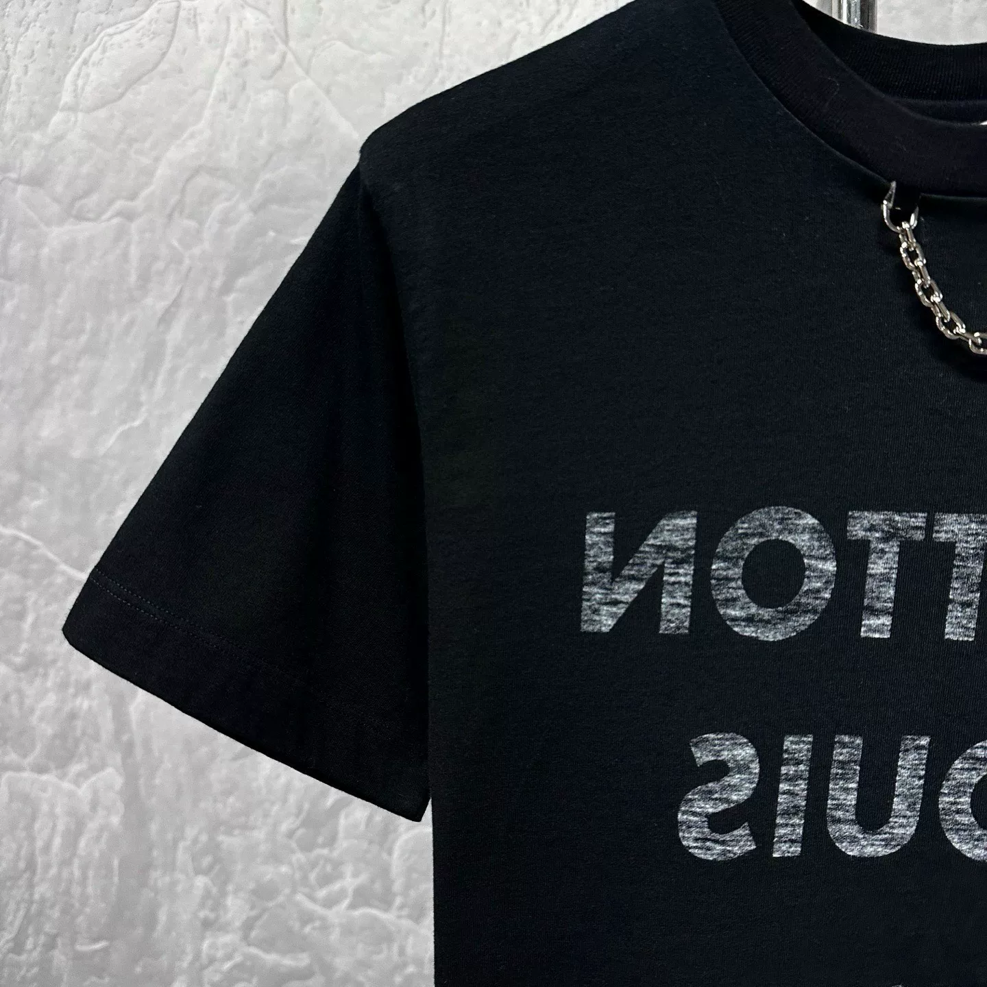 Louis Vuitton ICONS Print Chain T-Shirt — label