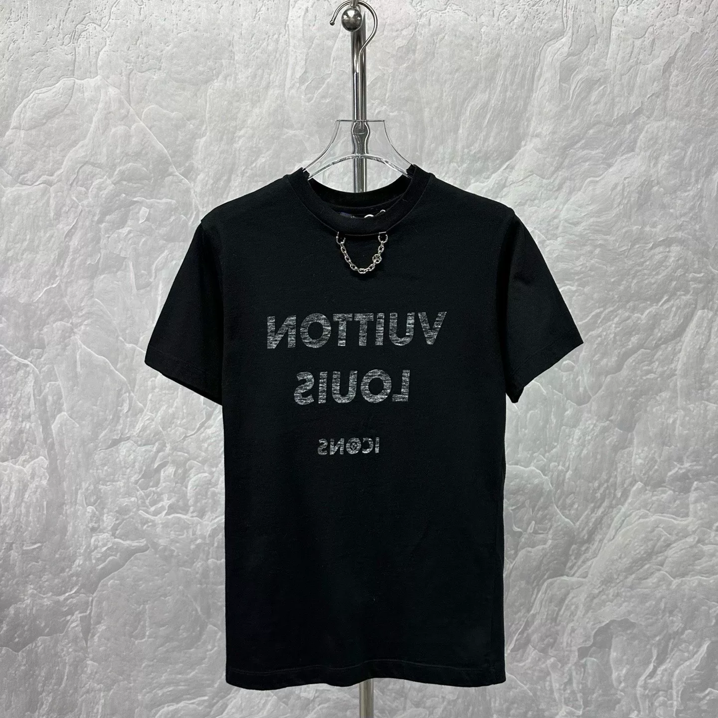 Louis Vuitton ICONS Print Chain T-Shirt — detail