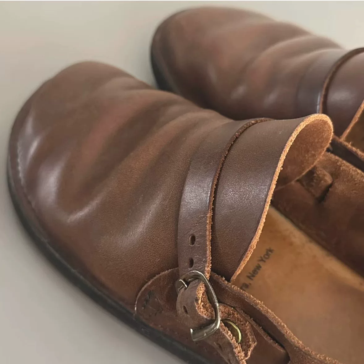AURORA LEATHER LOAFERS — detail