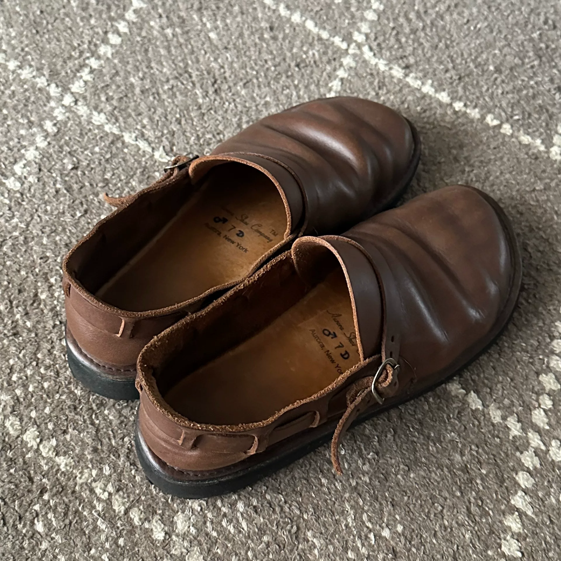 AURORA LEATHER LOAFERS — label