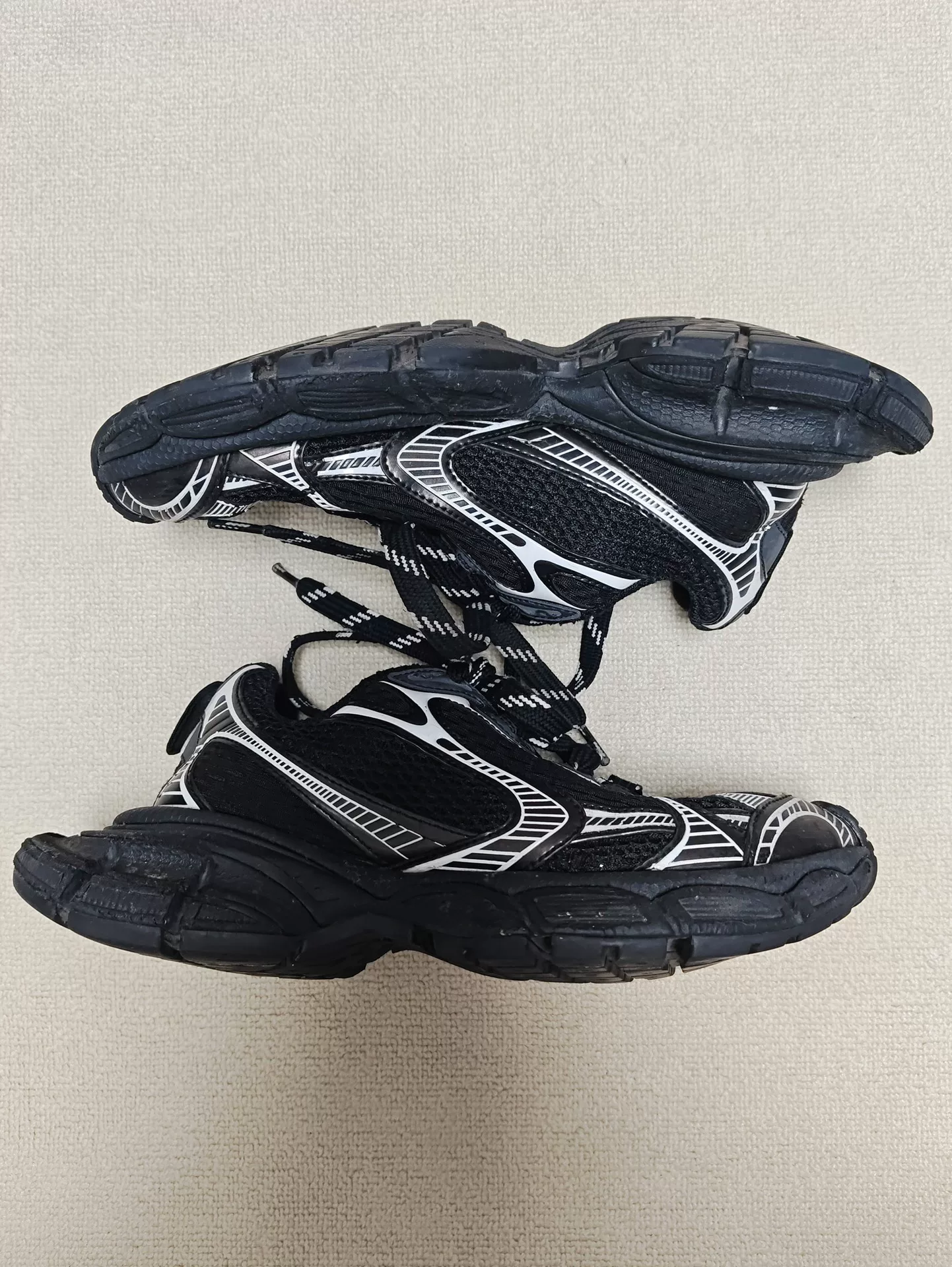 Balenciaga 3XL Low-Top Sneakers — label