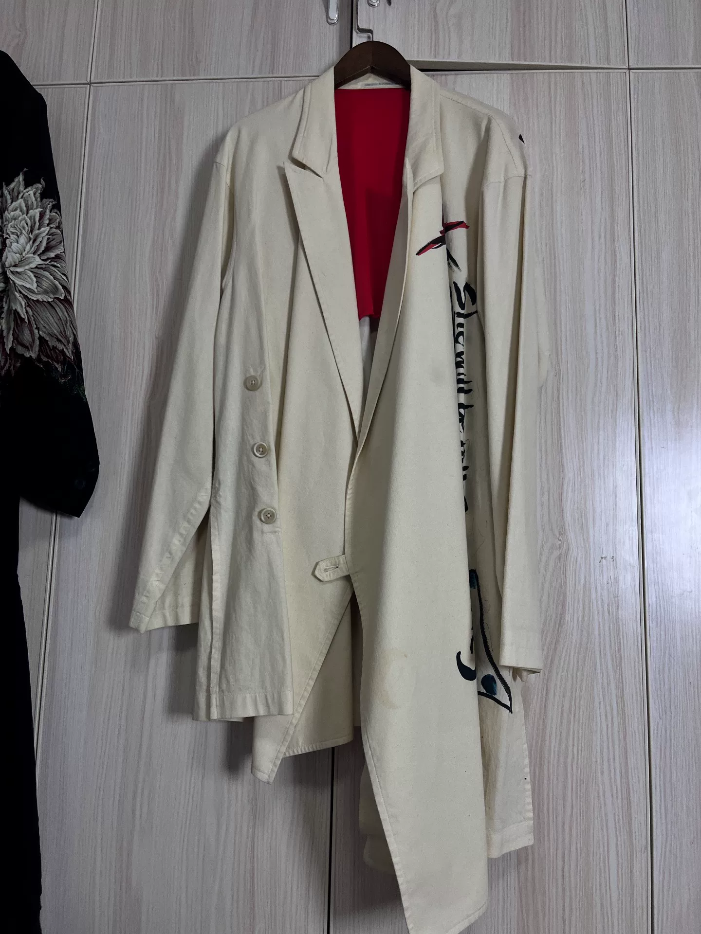 Yohji Yamamoto 17ss Asymmetrical Hand-painted Coat — detail