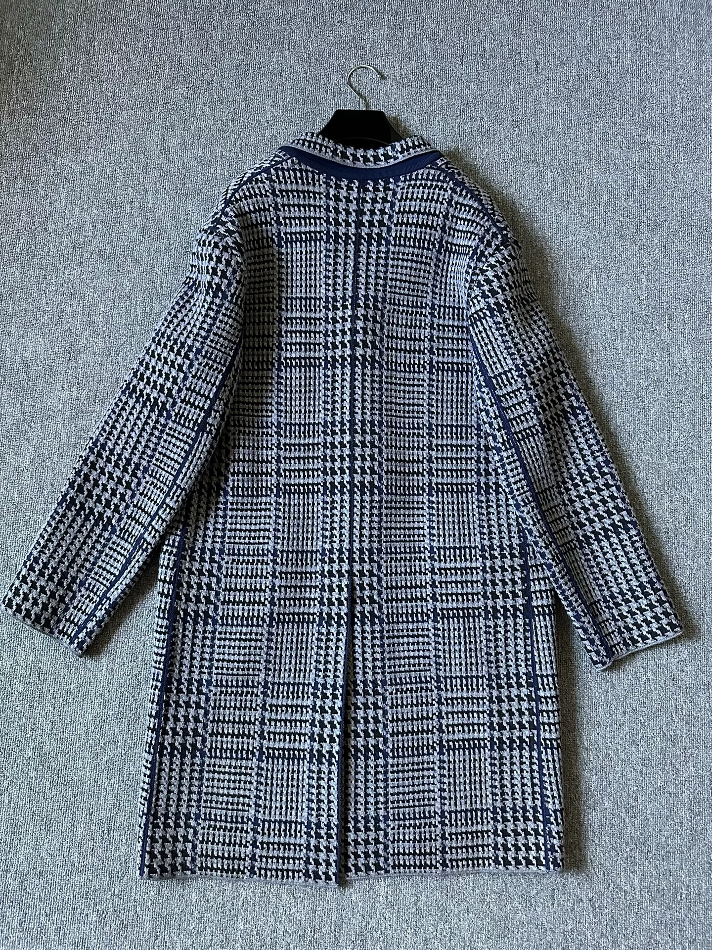 Dior Homme Long Houndstooth Coat — label