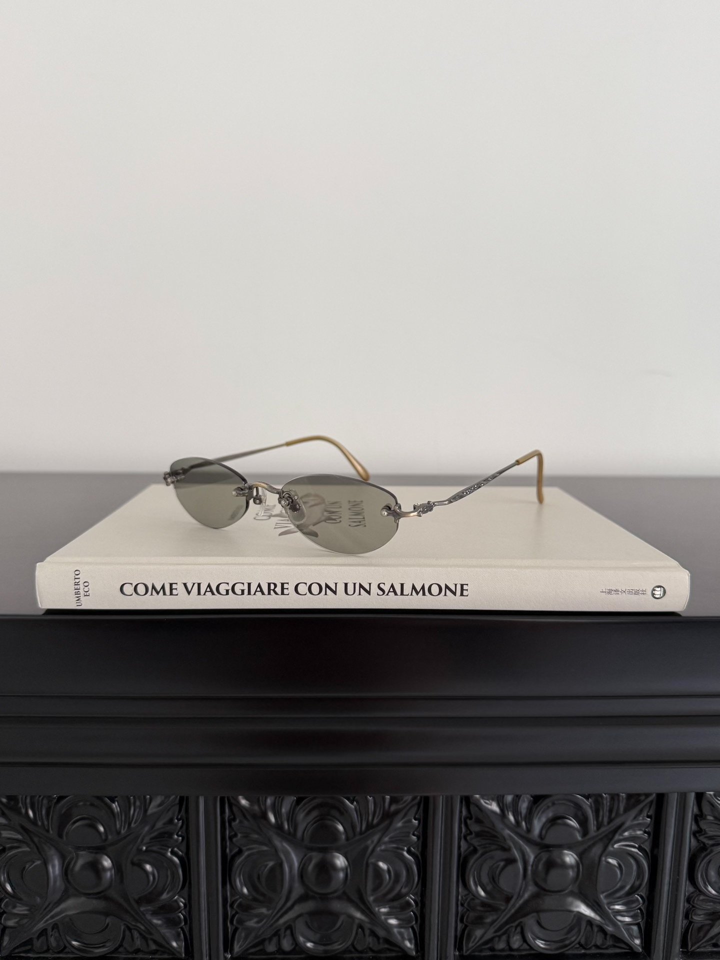 Jean Paul Gaultier Rimless Oval Sunglasses — detail