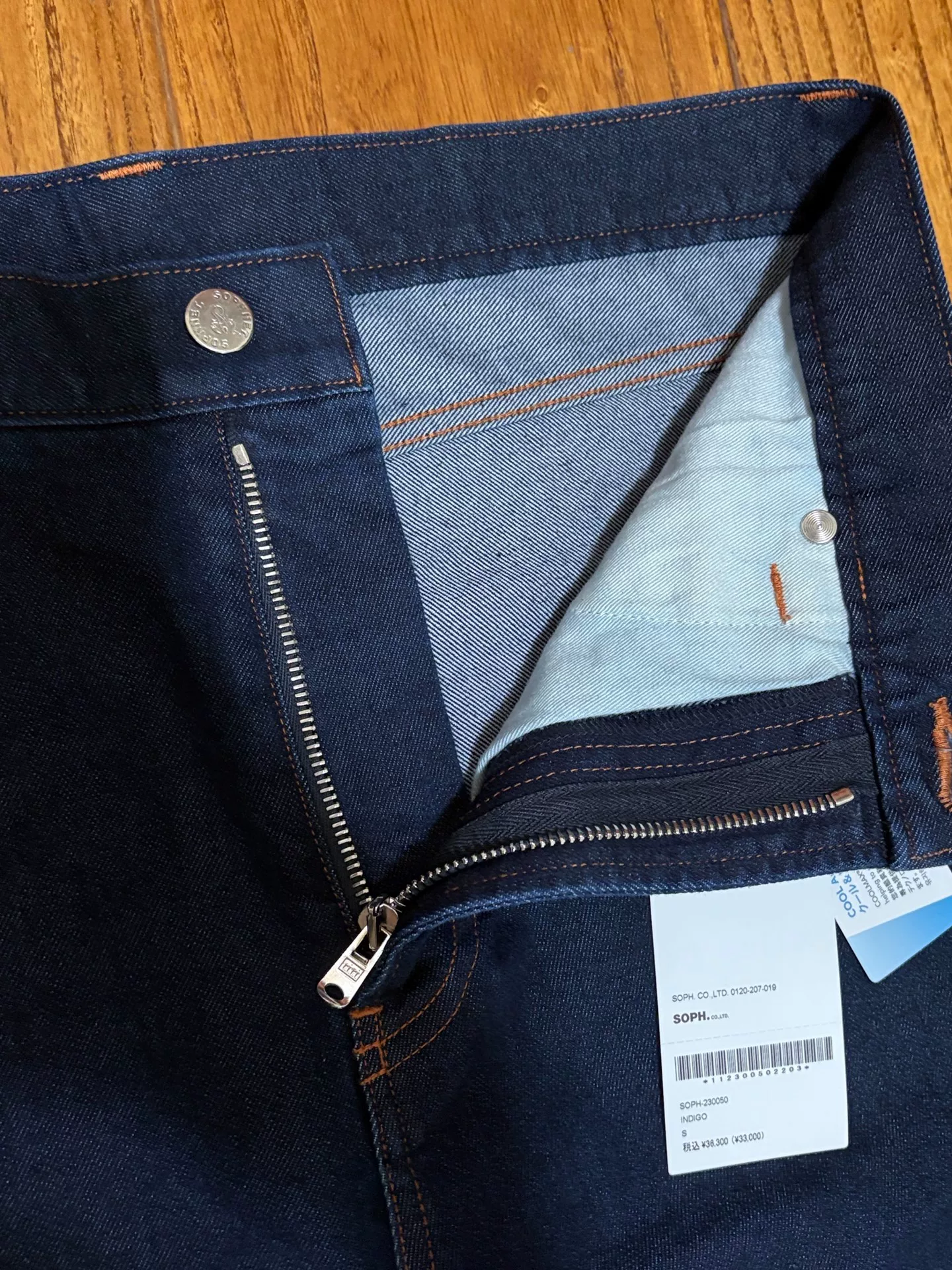 Sophnet. One Washed Hem Indigo Jeans — label