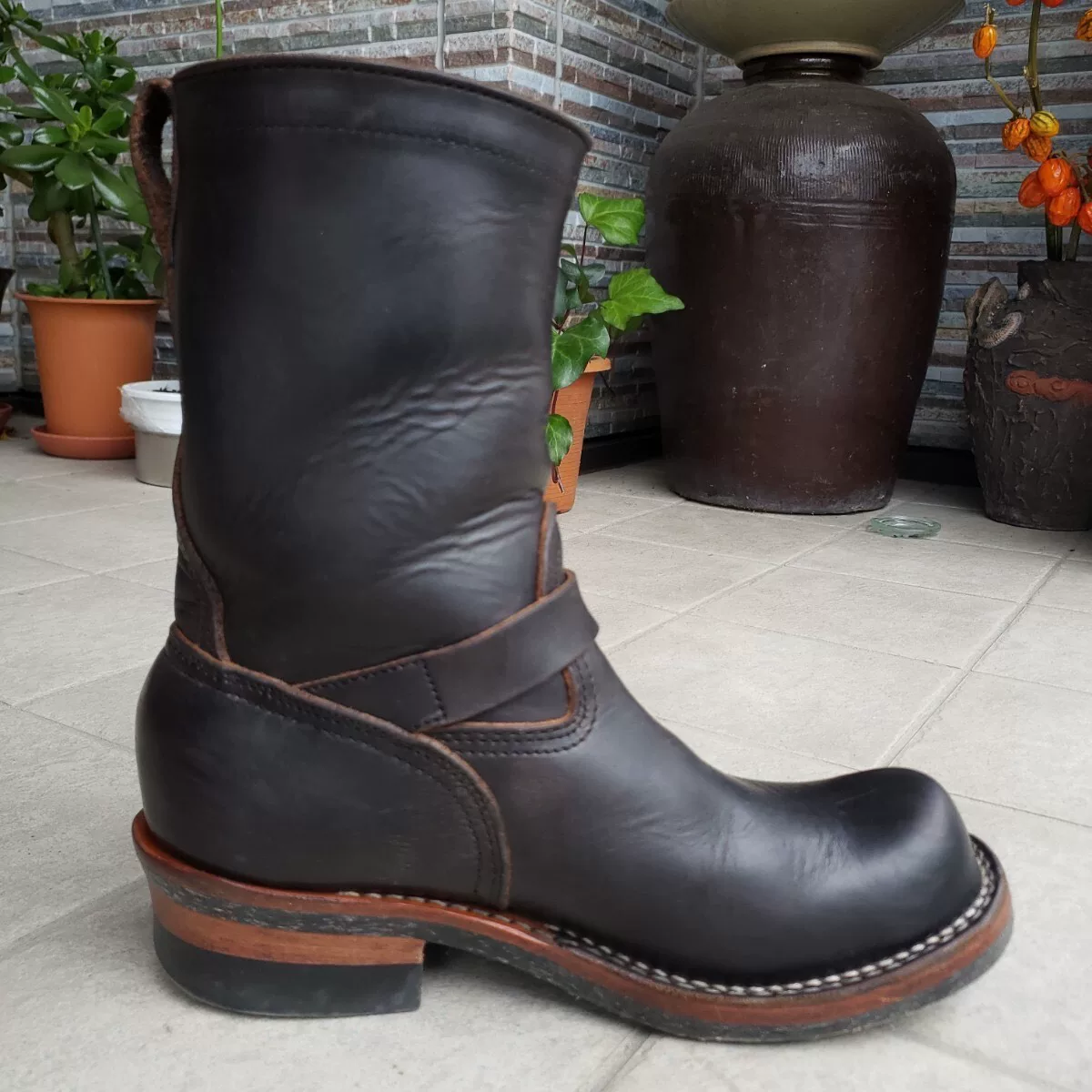 Viberg 310 Black Engineer Boots — label