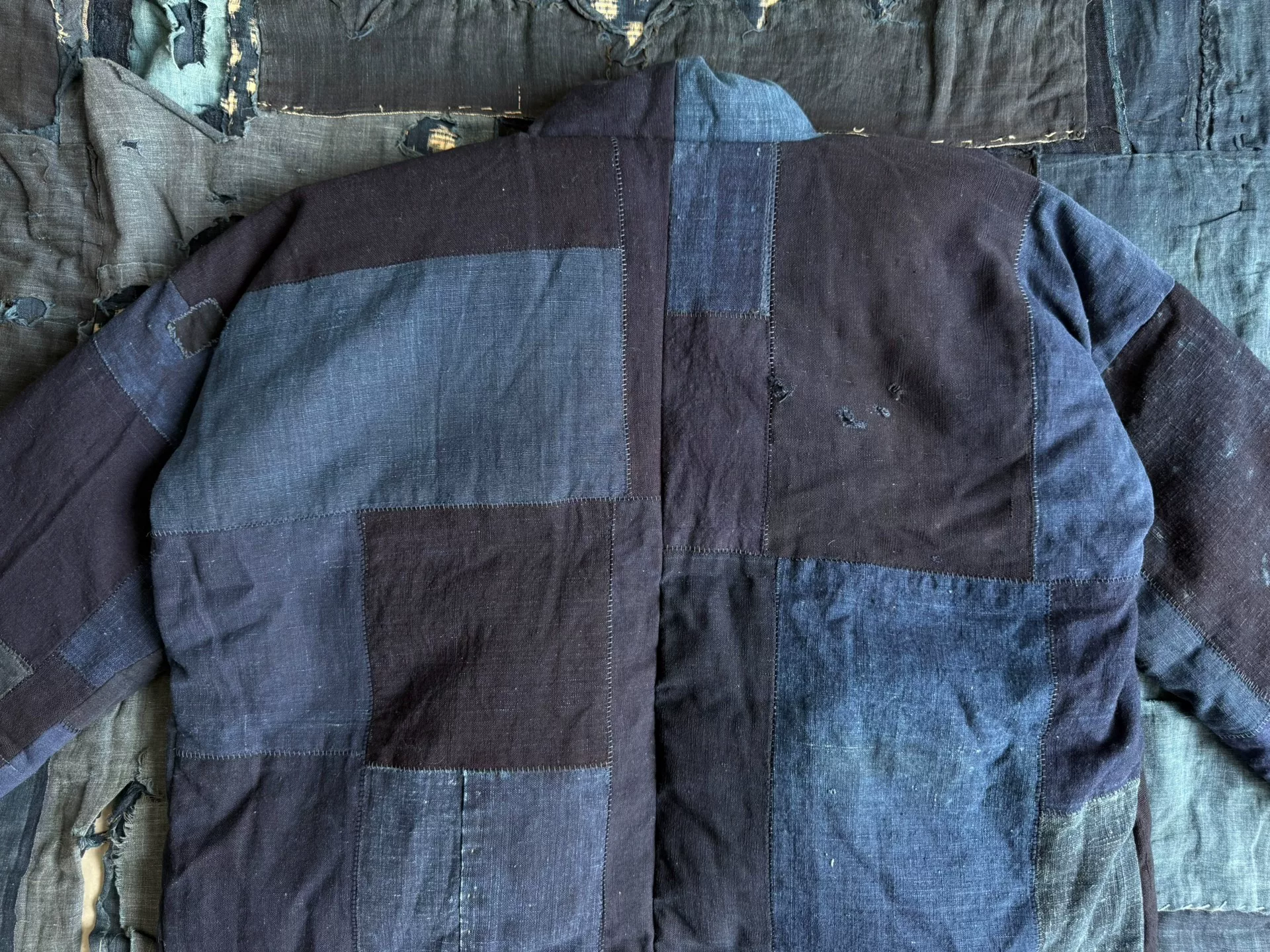VISVIM SANJURO KIMONO DOWN INDIGO — label