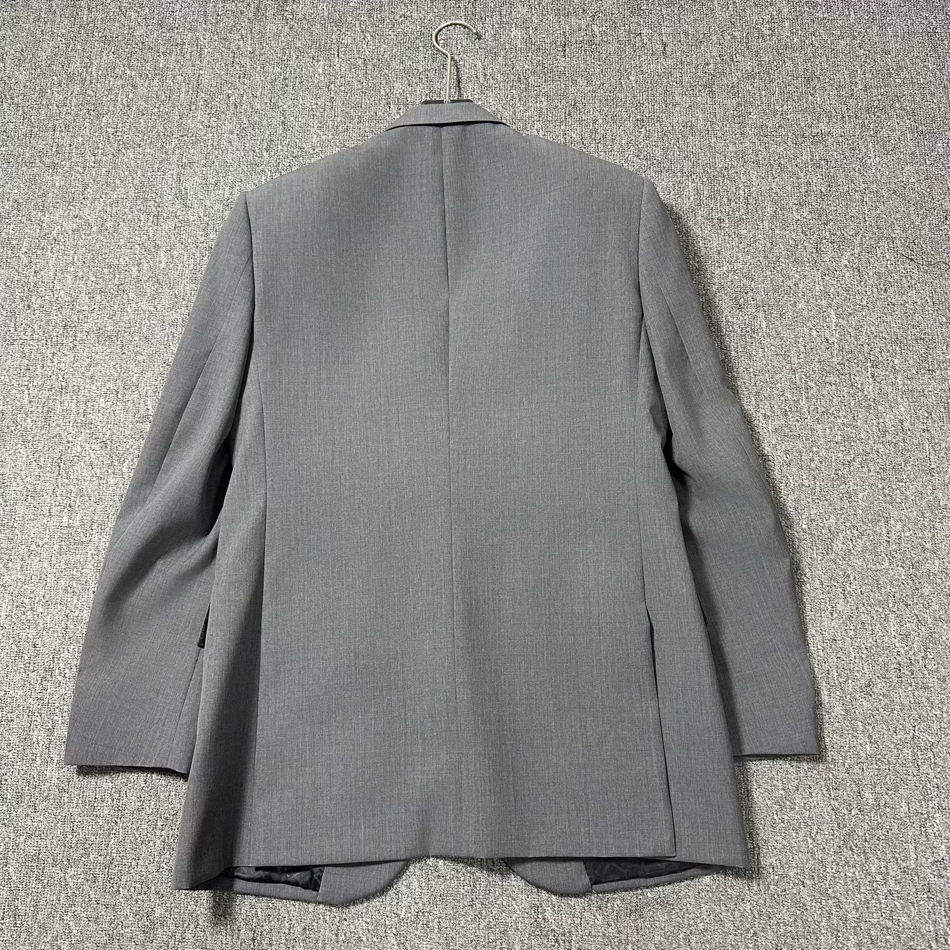 Givenchy Gray Wool Suit Jacket — detail