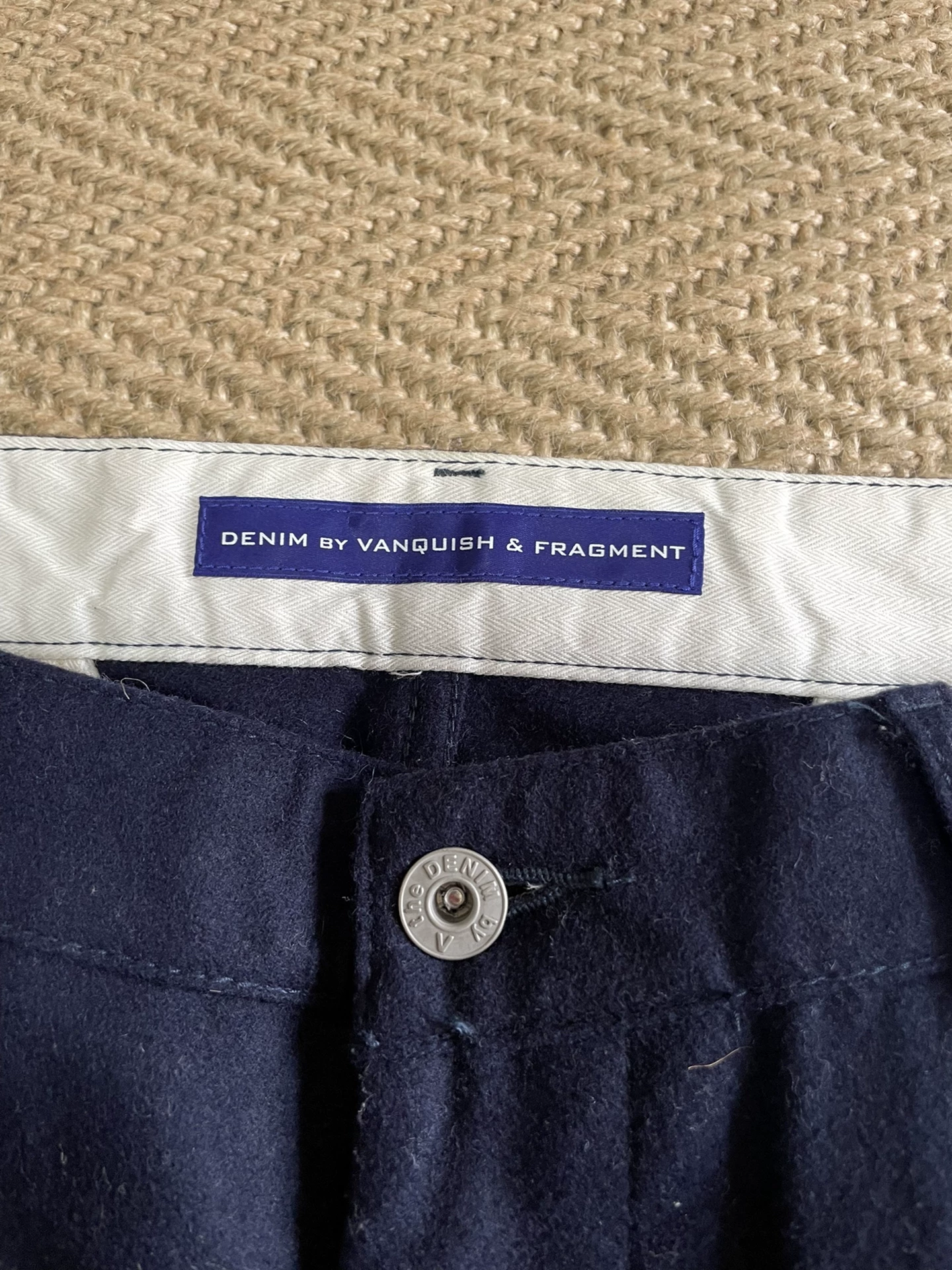 DENIM BY VANQUISH & FRAGMENT Pink Sparkle Wool Casual Pants — label