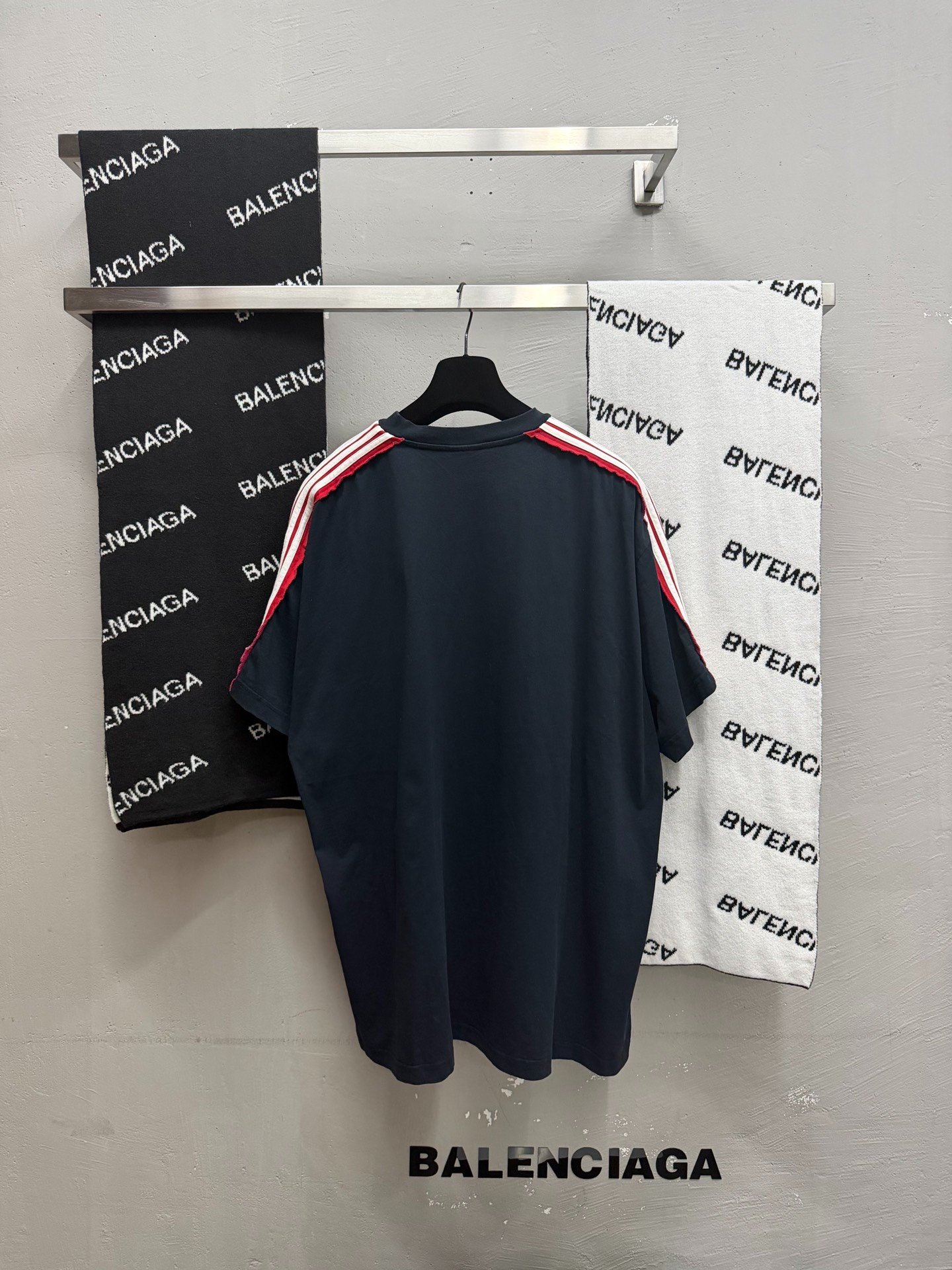 Balenciaga 25SS Double Ring Logo T-Shirt — detail