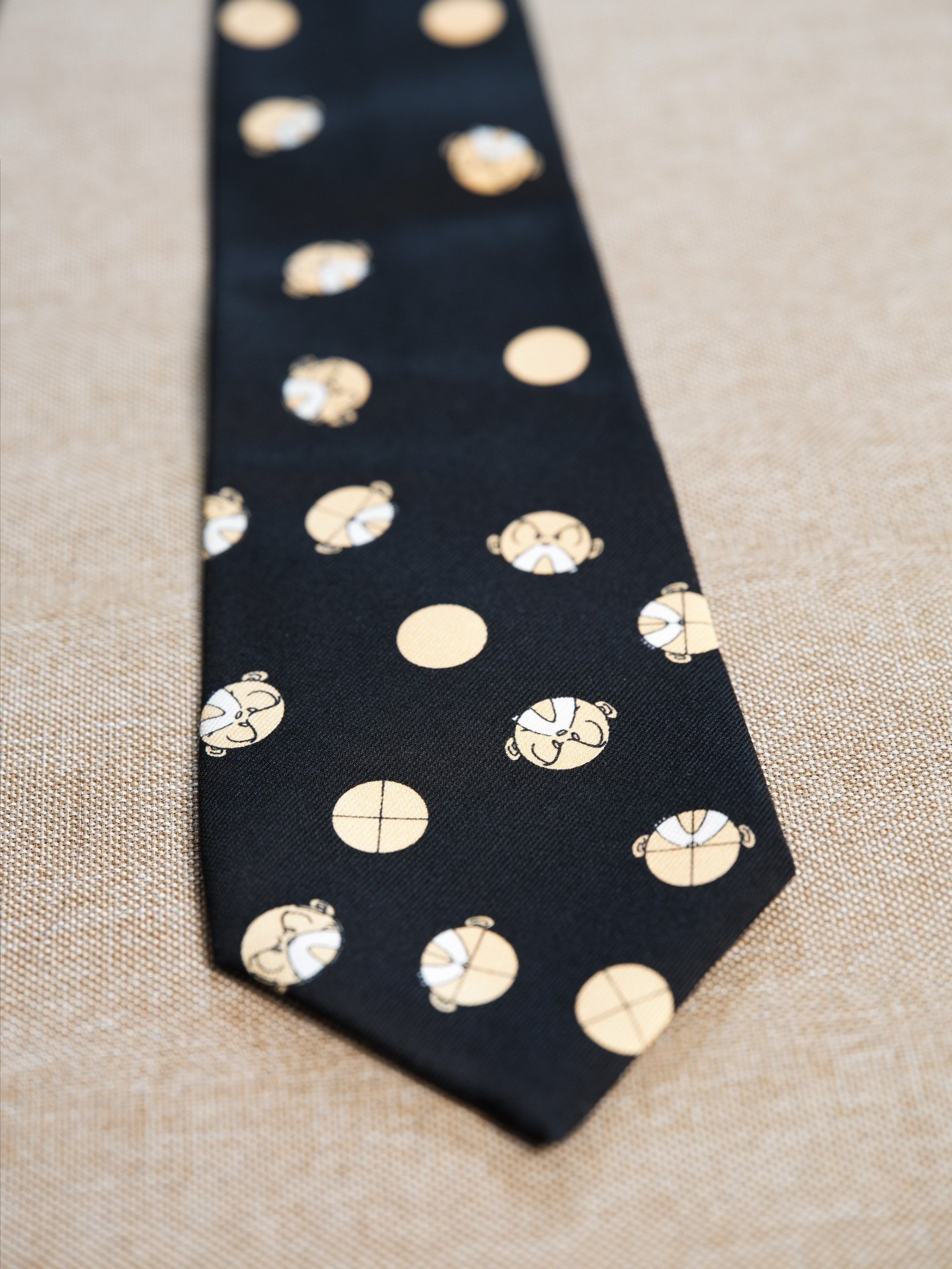 Yohji Yamamoto Osamu Tezuka Beard Papa Tie — front