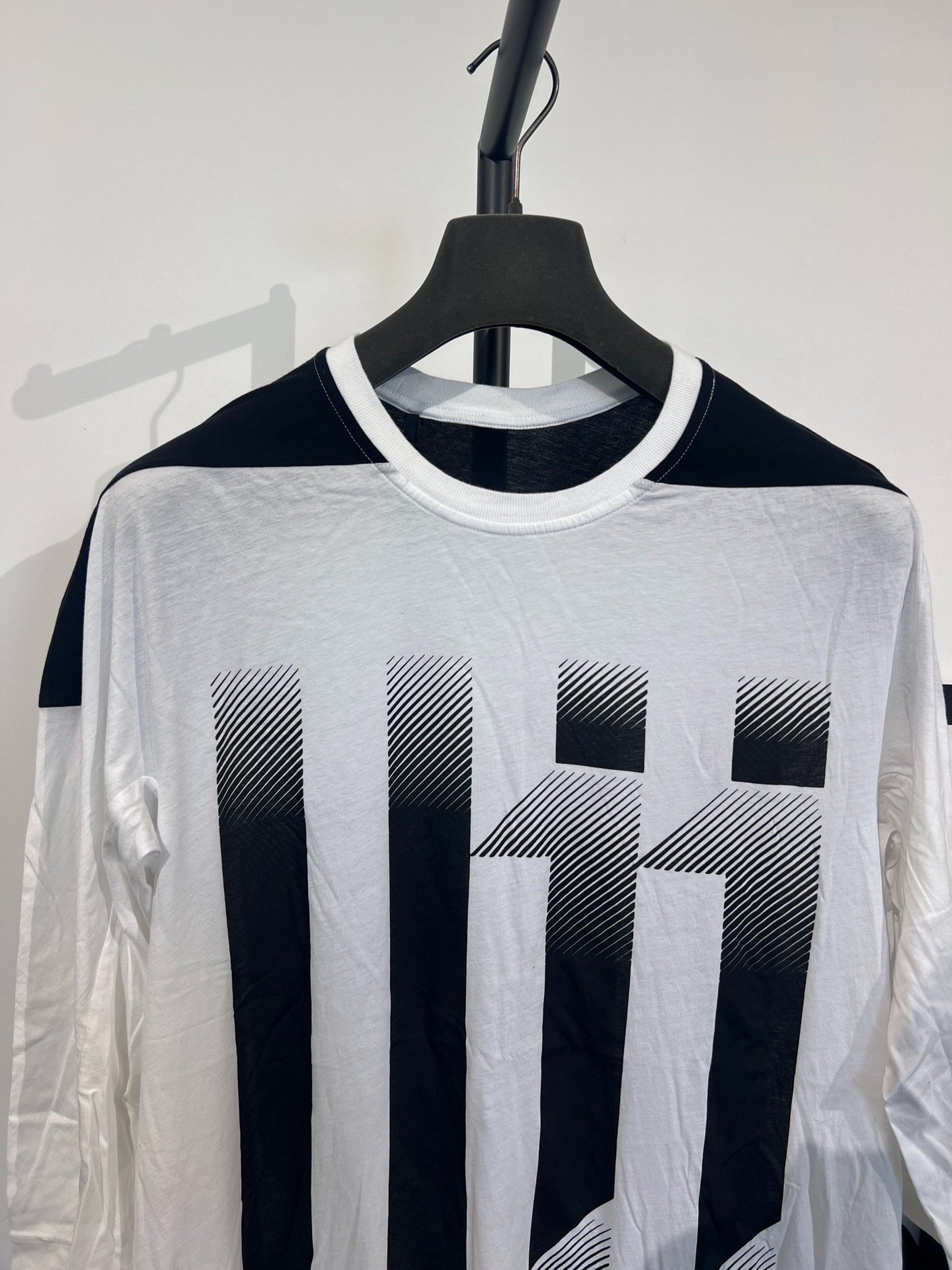 Boris Bidjan Saberi 11by bbs LS4 T-shirt — detail
