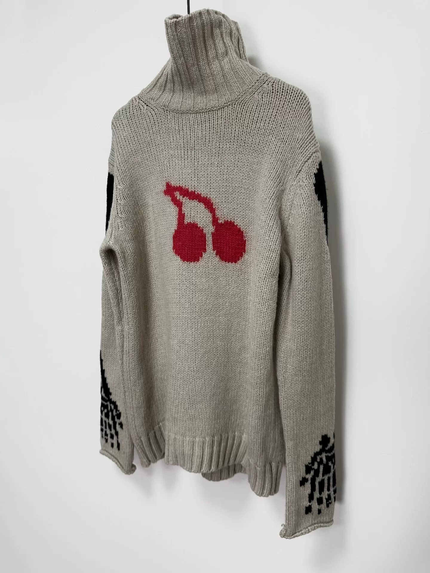 Yohji Yamamoto 11AW Runway Cherry Sweater — detail