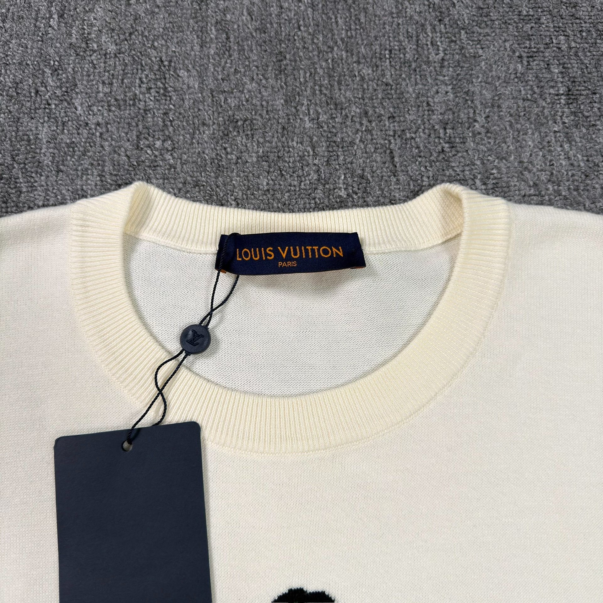 LV Nigo Duck Graphic White Short-Sleeve — detail