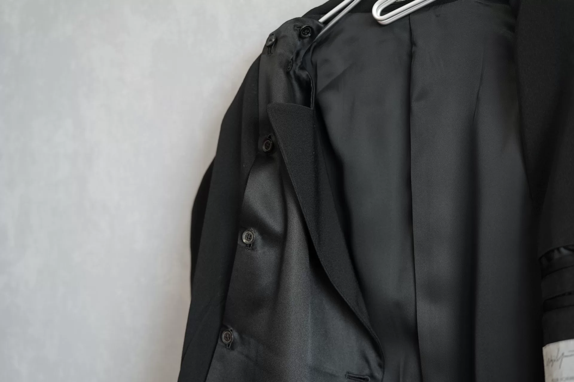 Yohji Yamamoto 07AW Double-Breasted Silk Coat — detail