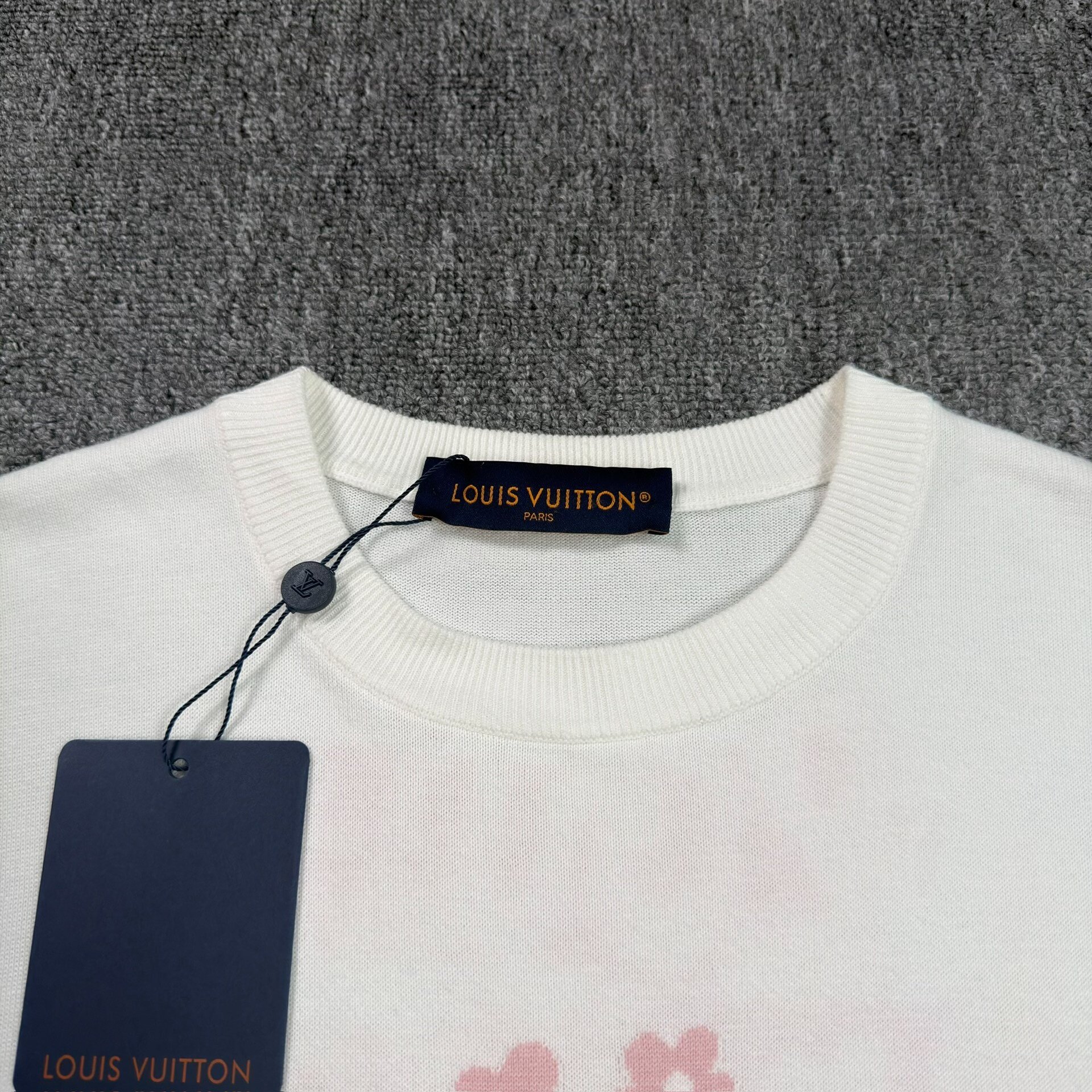 Louis Vuitton White Knit Flower Short-Sleeve — detail