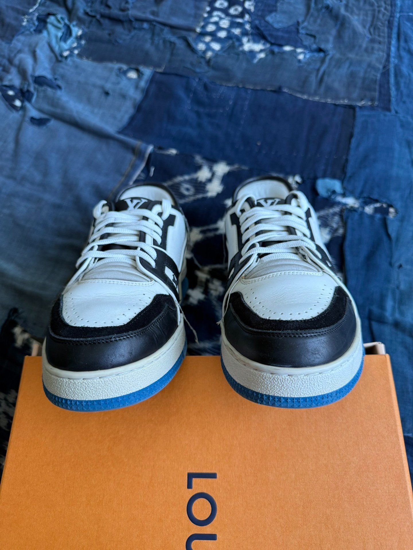 Louis Vuitton Trainer Sneakers — label