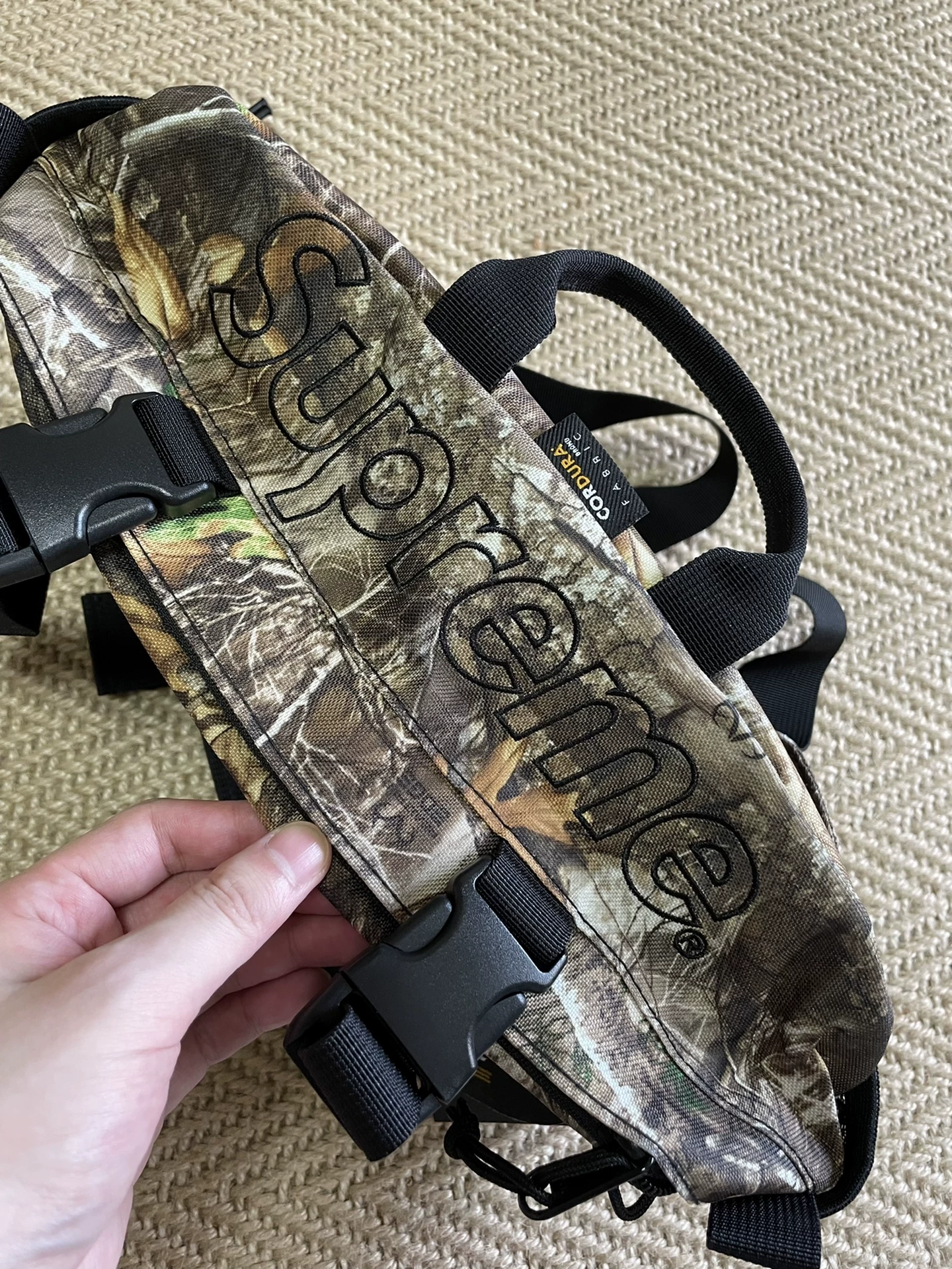 Supreme 19FW Waist Bag — detail