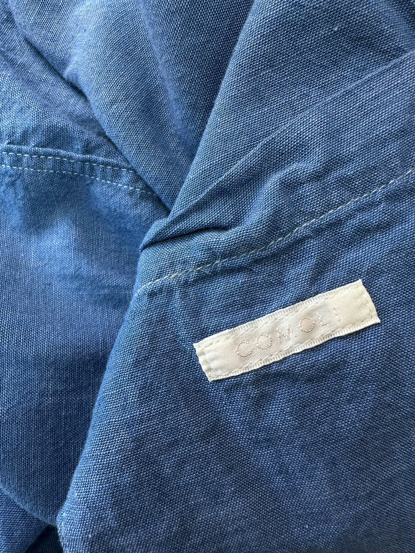 COMOLI Indigo Washed Cotton Coat — label