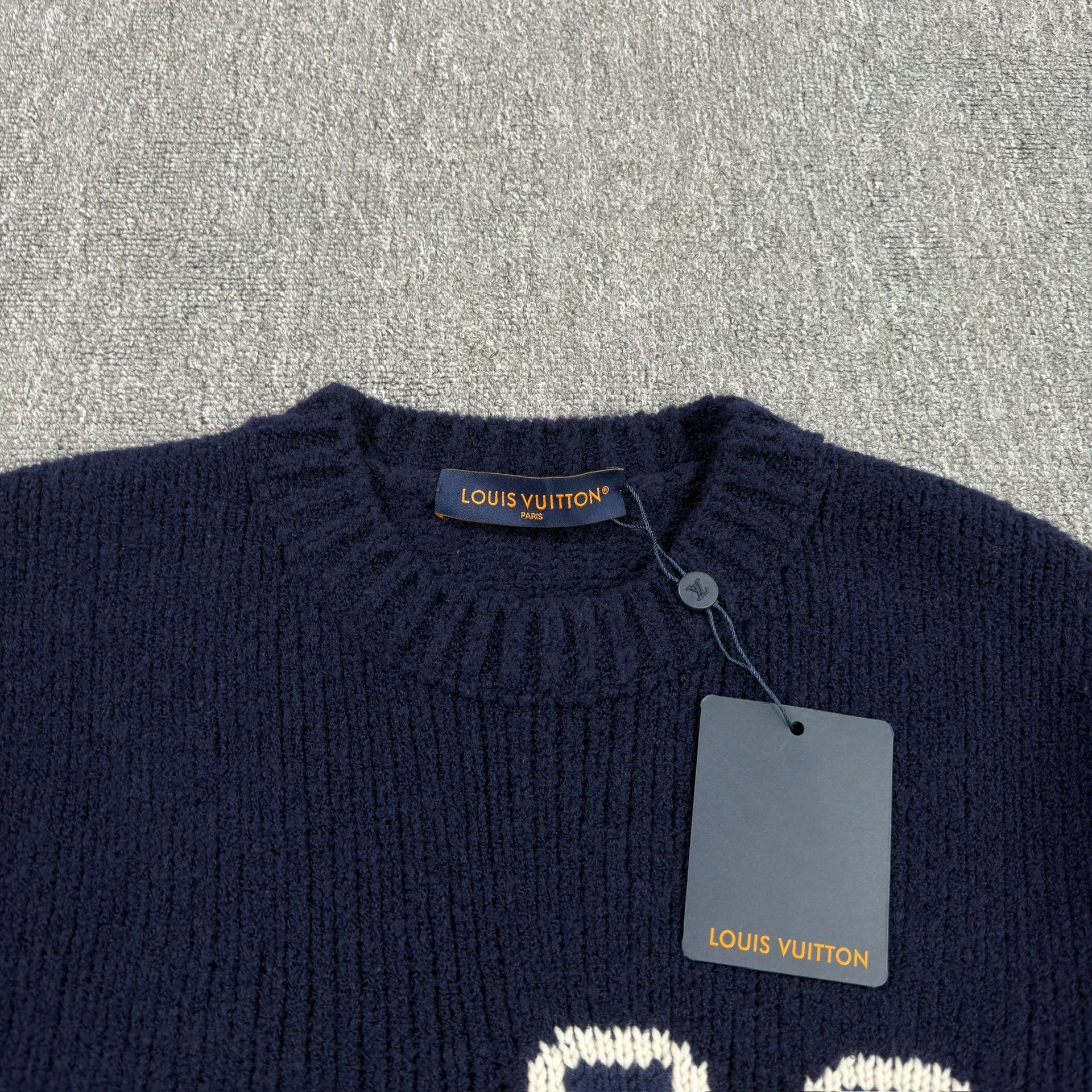 LV Chest Logo Dark Blue Sweater — detail