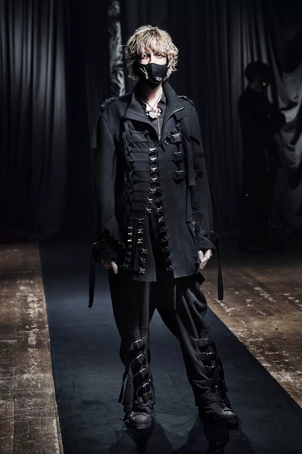 Yohji Yamamoto 21AW Asymmetric Jacket — detail