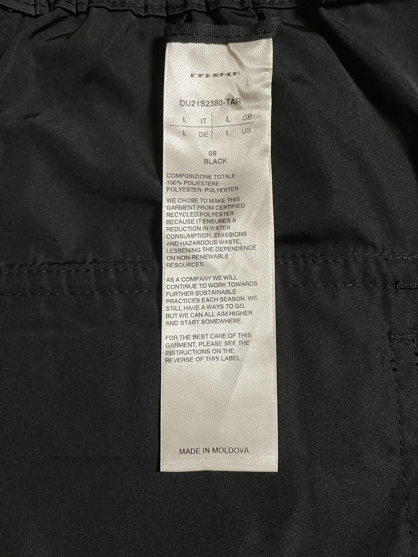 Rick Owens Black Capri Shorts — detail