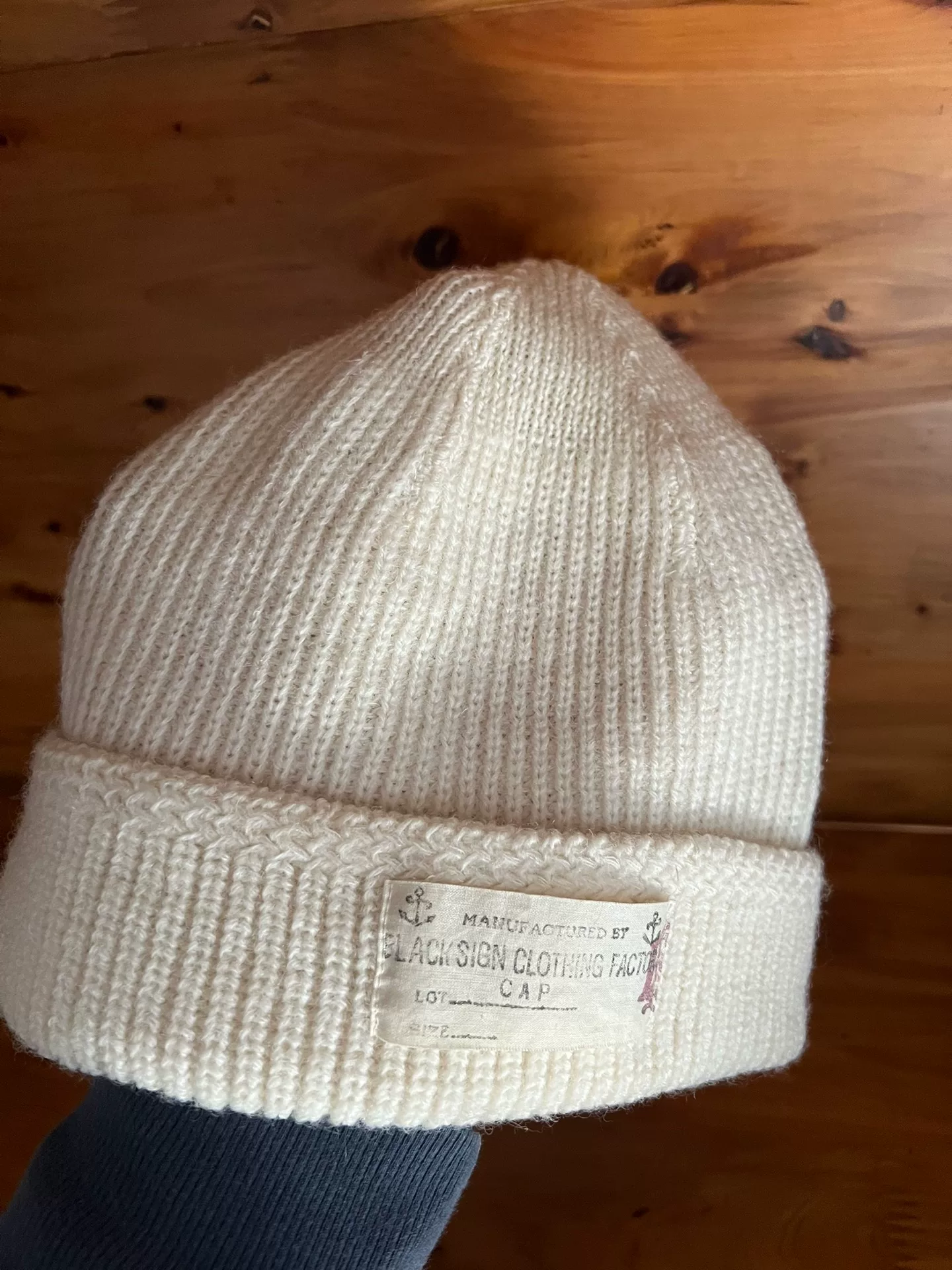 Black Sign 100% Wool Knit Cap — label