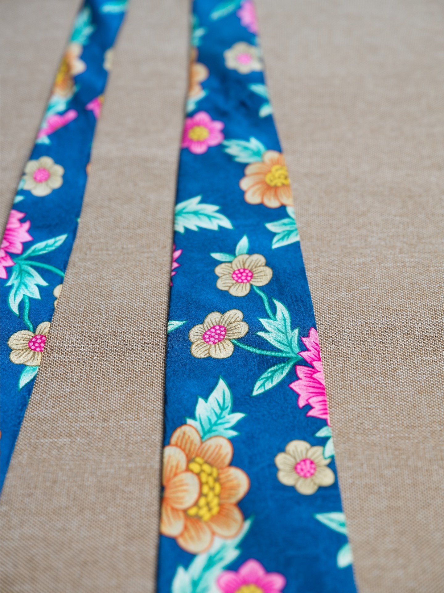 Yohji Yamamoto Silk Floral Tie — detail