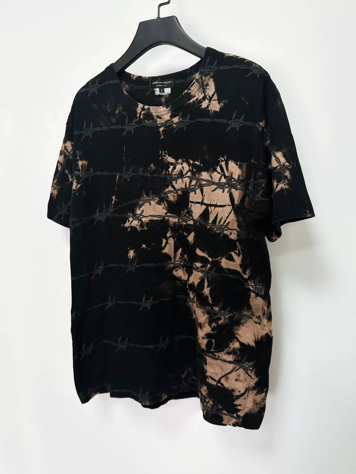 Comme des Garcons Tie-Dye Barbed Wire T-Shirt — detail