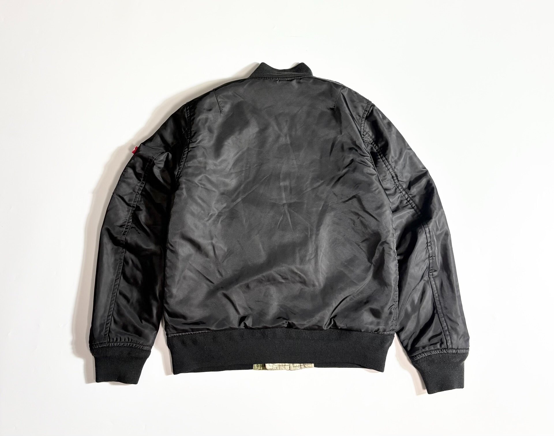 BEAMS+ Camouflage Double-Sided MA1 Jacket — label