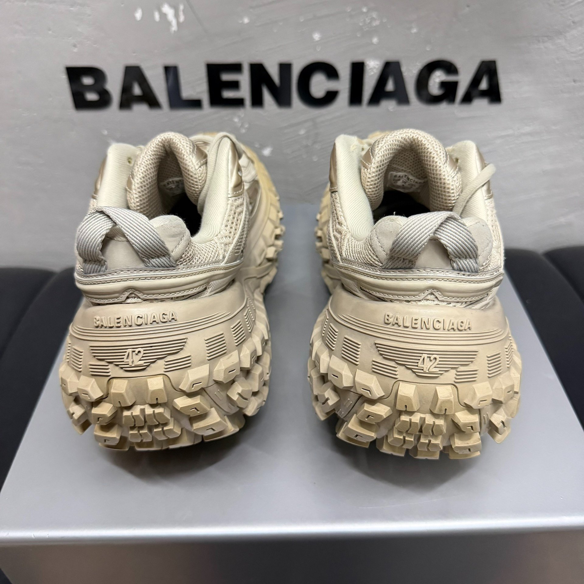 Balenciaga Defender Khaki Size 42 — label