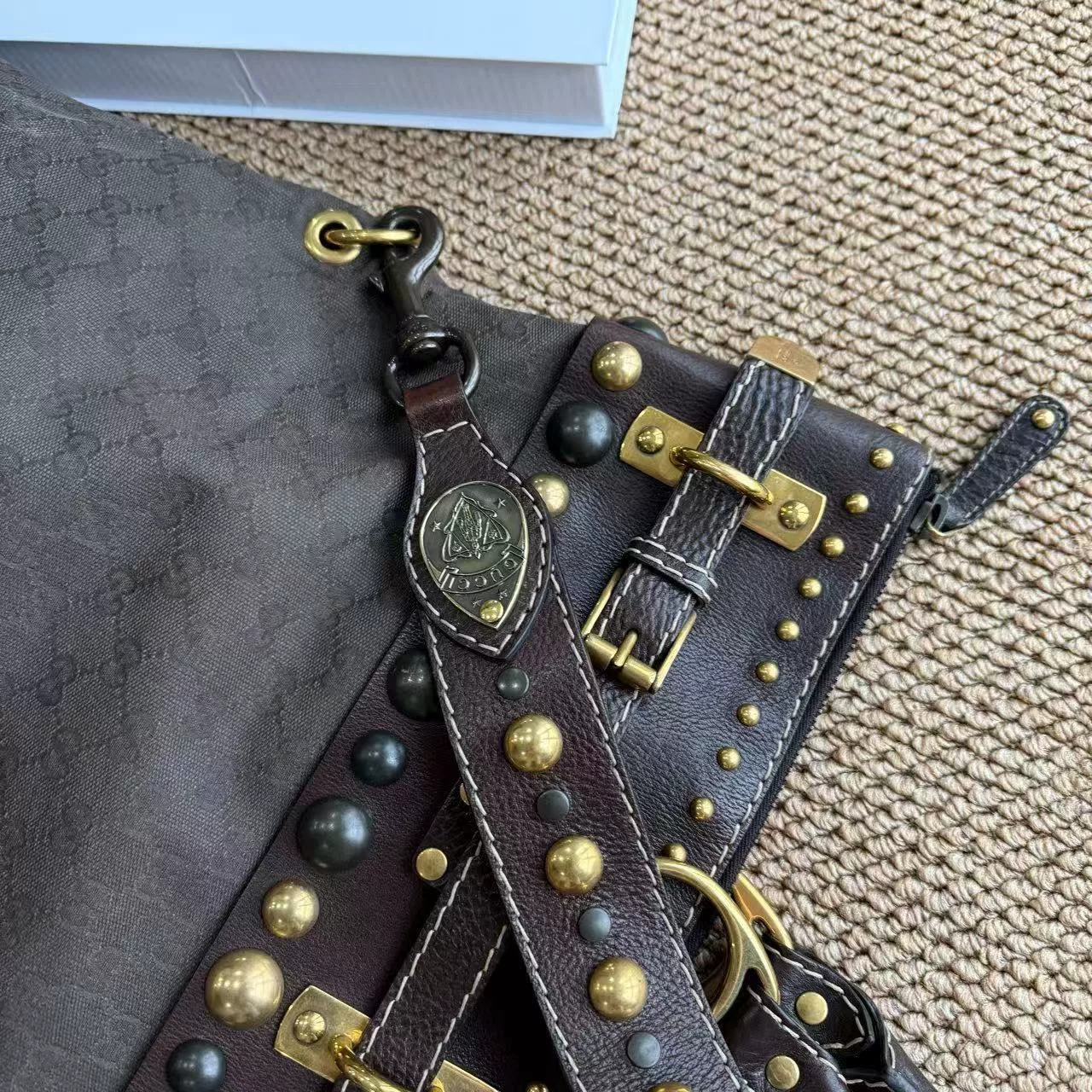 Gucci Classic Rivet Large Bag — label