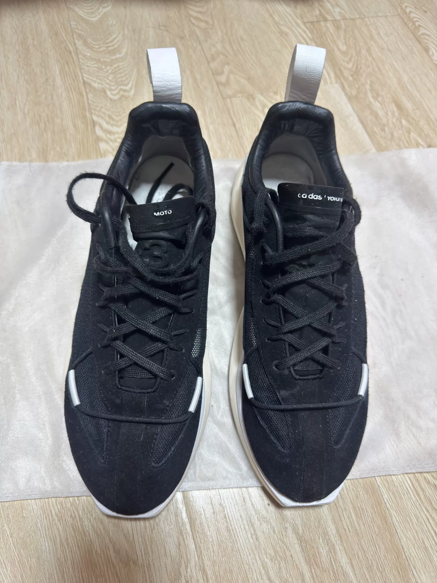 Yohji Yamamoto Y3 Adidas Sneakers — detail