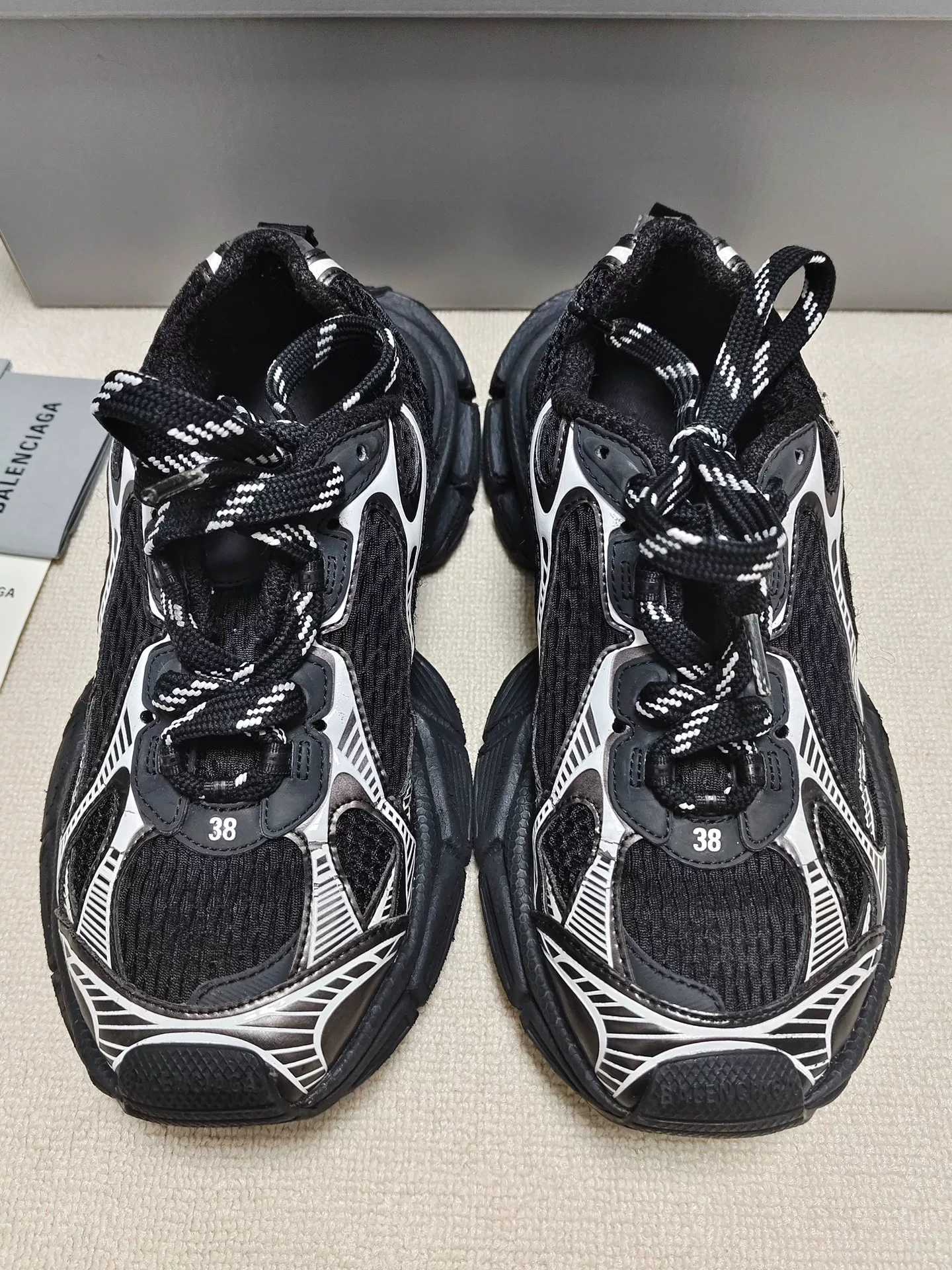 Balenciaga 3xl Low-Top Sneakers — detail