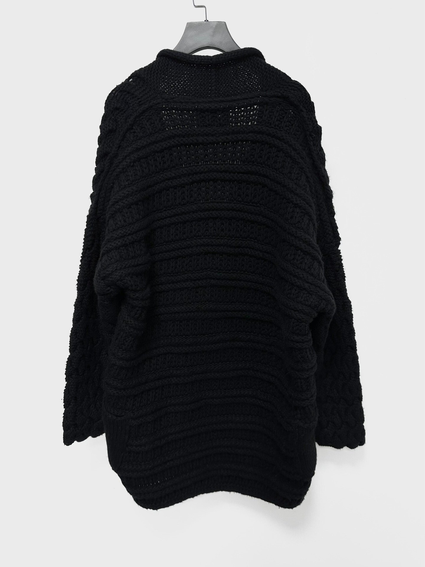 DEVOA 25AW Cashmere Hand-Knit Coat — detail